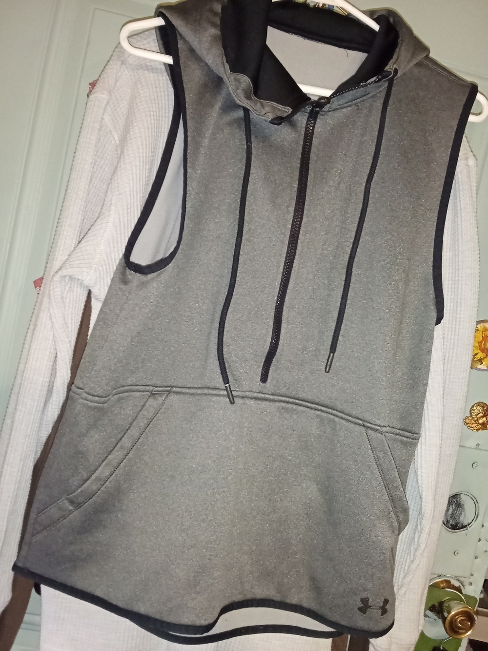 Under Armour Men’s Gray Sleeveless Hoodie with Black Accents